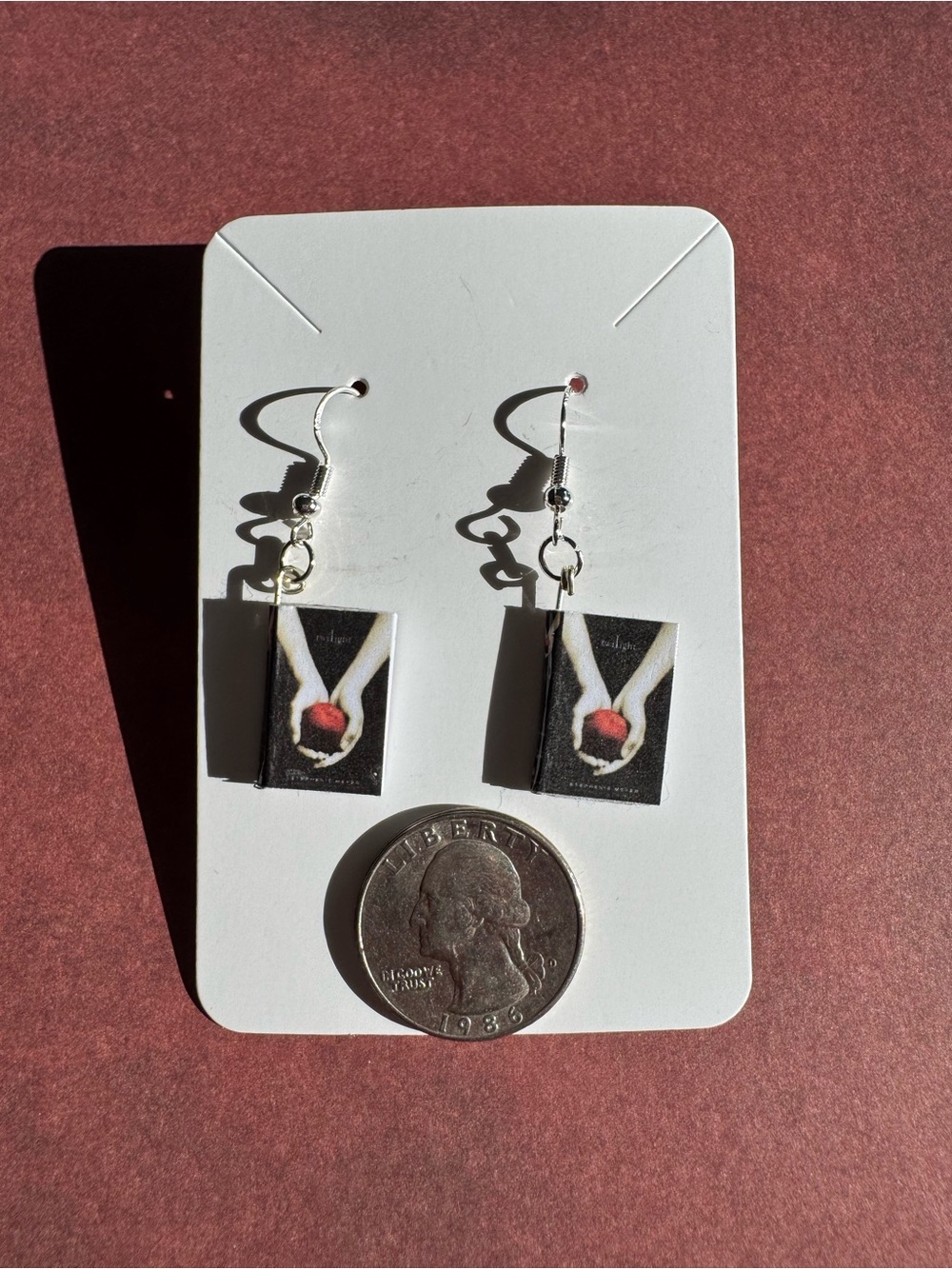 Twilight Book Cover Dangly Earring - Stephenie Meyer - Picture 4 of 6